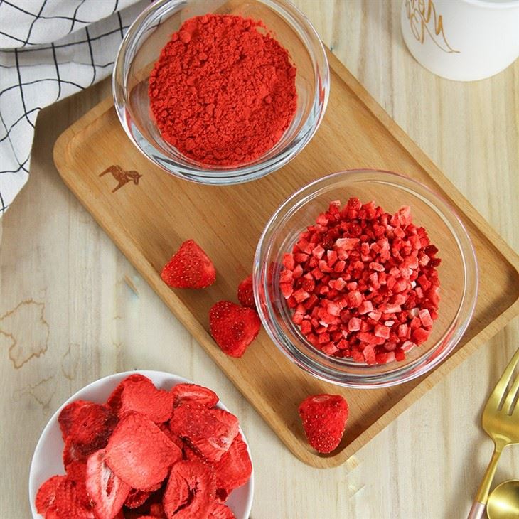 Whole Dried Strawberries